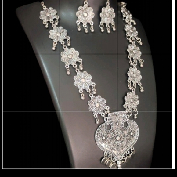 Necklace with earrings - Picture 2 of 2